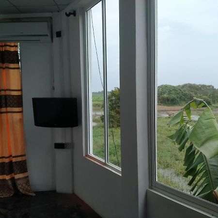 Qiqi Airport Villa Katunayaka Esterno foto