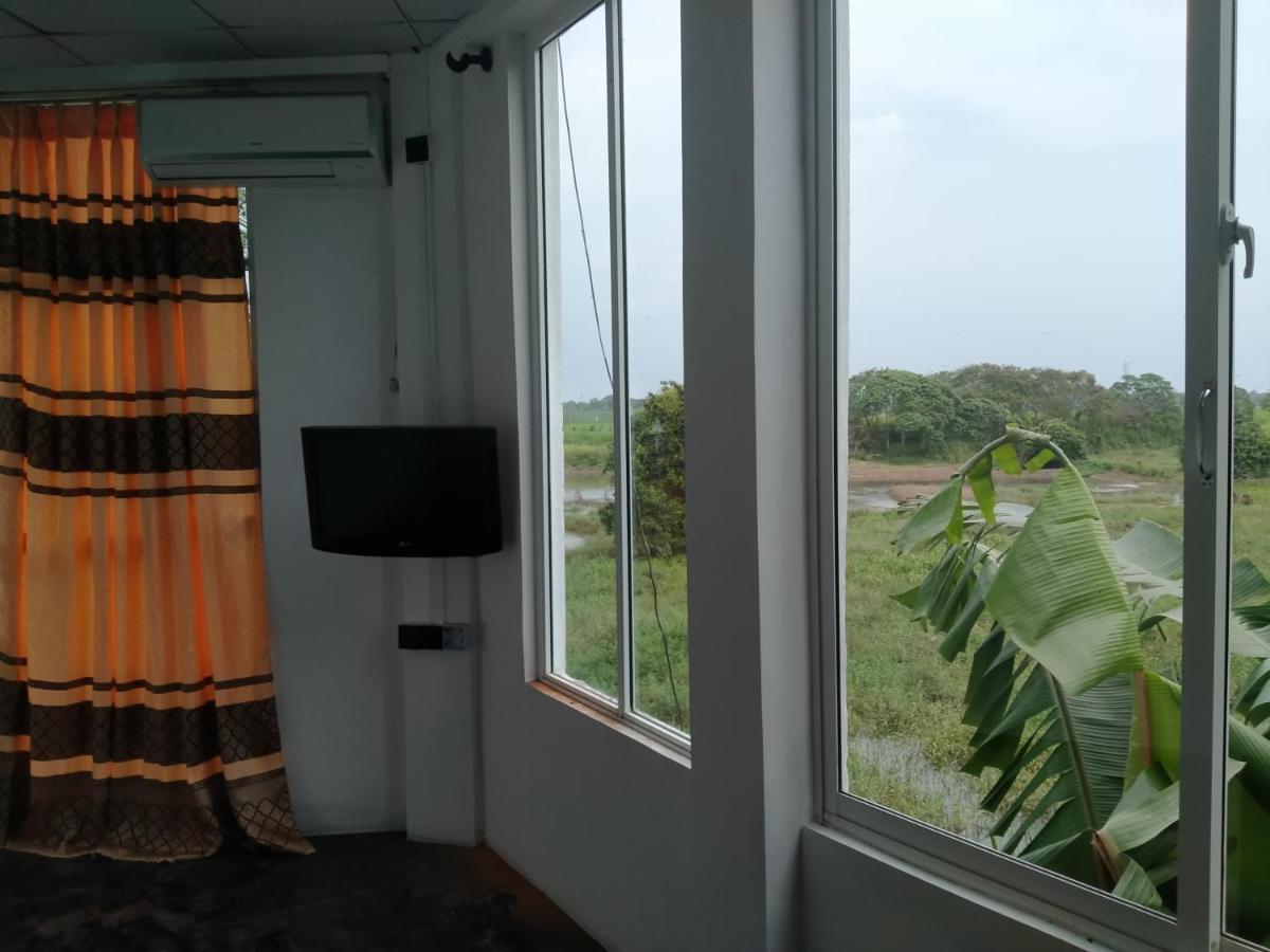 Qiqi Airport Villa Katunayaka Esterno foto