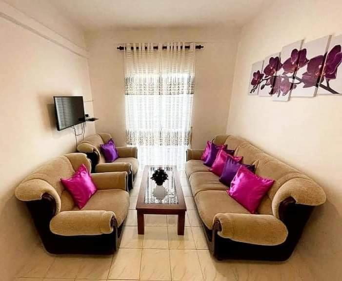 Qiqi Airport Villa Katunayaka Esterno foto